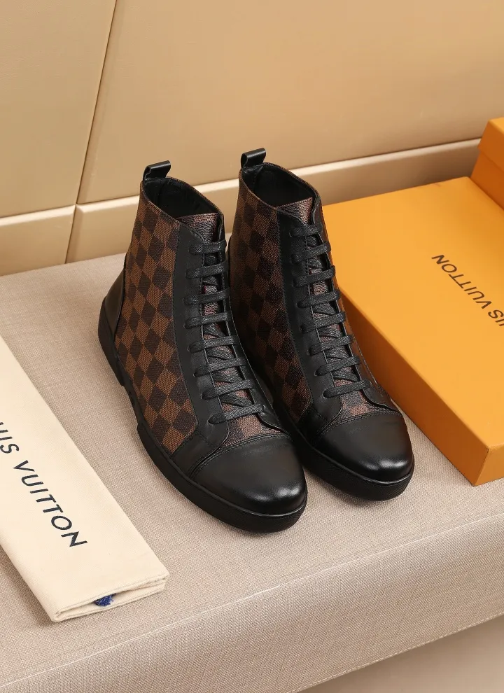 Factory price: 400💰【LV】Official website popular series 🇮🇹🇮🇹1:1 production, selected high-end imported cowhide, sheepskin lining with sheepskin pads, paired with Louis Vuitton Monogram Ecli men's shoes 💰se canvas and pure black rubber soles, the ultimate simple design perfectly interprets the latest inspiration for shoes, integrating classics and fashion. 🔍🔍High quality, worth having. The bottom car thread will never be unglued. Sellers are welcome to sell as shown in the picture above. We can send one piece on behalf of you. Number of yards: 38-44 (45 yards can be customized)